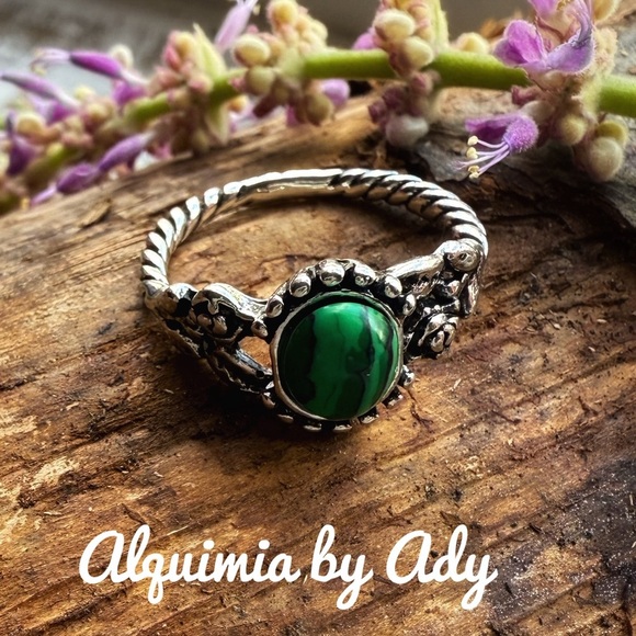 dainty Malachite gem ring/manifesting empathy and love - Picture 1 of 6